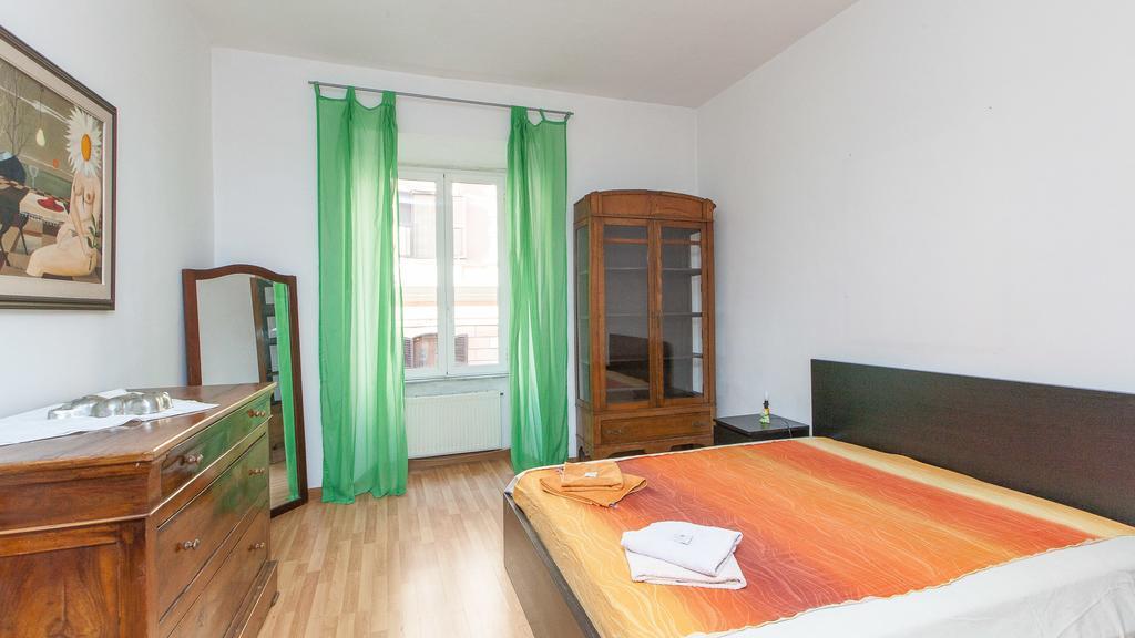 Rental In Rome Santini Apartment Zimmer foto
